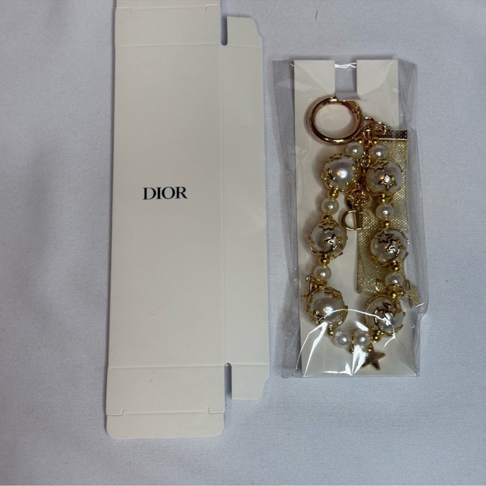 FLASH SALE🔥🔥NWT💗RARE💕Dior Gold and Pearl Star Bracelet Keychain💗DIOR BEAUTY GWP